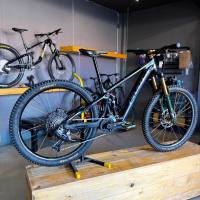 PIVOT SHUTTLE AMPD M CARBON AVINOX M2S — imagen 1